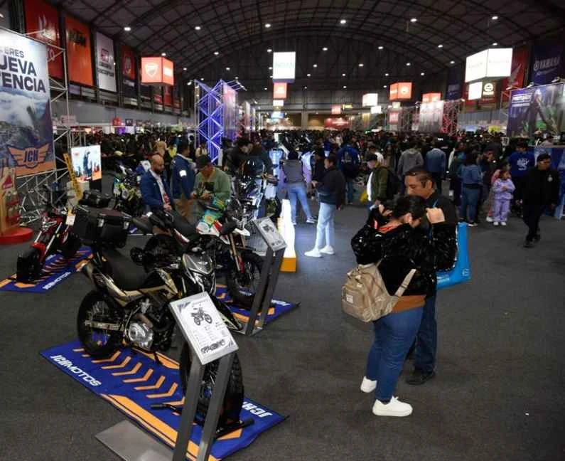 Welche Exponate werden auf der Expo Moto AAP 2027 in Peru zu sehen sein?